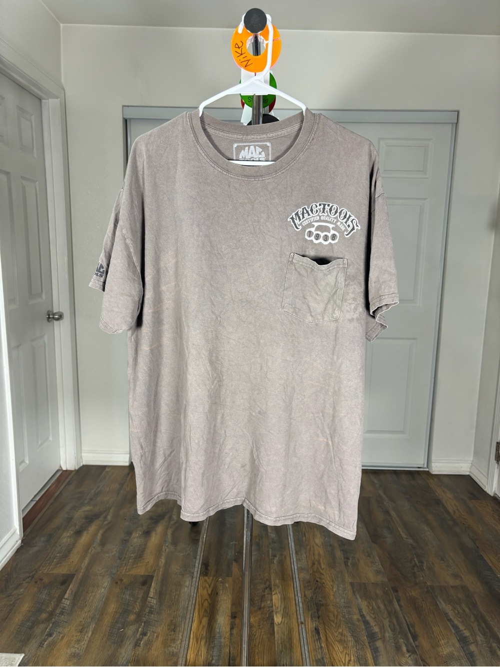 Mac tools Short-Sleeve Pocket Tee in Faded Taupe